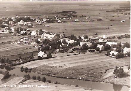 KAUHAVA
Veljekset Karhumäen kortti, kuva no. 11279, kuvattu vuonna 1948. Kortin on postittanut minulle sisareni Anne, Kauhava 3.4.70, pyysi hankkimaan huhtikuun raha-arvan. Asuimme noihin aikoihin Helsingissä.
