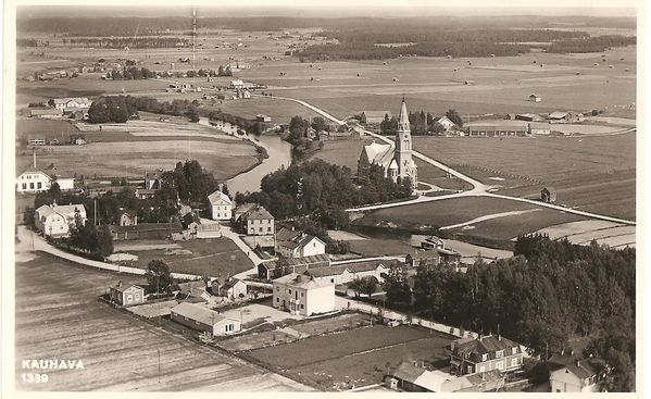 KAUHAVA
Veljekset Karhumäen kortti, kuva no. 1339. Kuva on otettu v. 1937. Kirkonkylän seutua.
