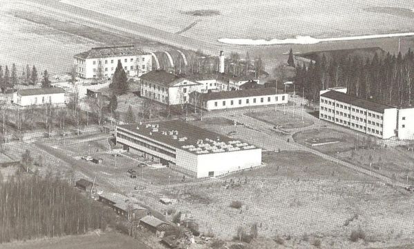 KAUHAVA
Ilmasotakoulun rakennuksia 1970-luvun puolivälissä.
