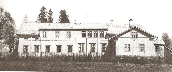 KAUHAVA
Kirkonkylän vanha kansakoulu. Tämä koulurakennus rakennettiin v. 1877. 
