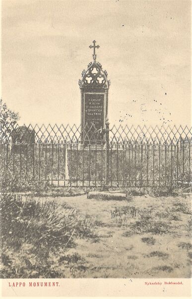 Lappo Monument
Ruotsinkielinen kortti, ei julkaisijaa. Läheterry: Fn Aline Brander, Rauhamäki, Ruovesi. Helsinki 22.XI.12.  "Käraste Aline ! Emellan hjärtevarma lyckönskningar till din födelsedag samt ett varmt tacke för all vänlighet under sommaren ! Hjärtliga hälsningar sändes Eden af och genom Aina W."
