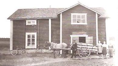 KAUHAVA
Einari HÃ¤yrysen limonaditehdas Pelkolassa 1930-luvulla.
