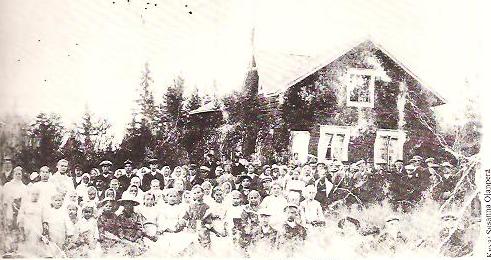 KAUHAVA
MÃ¤enpÃ¤Ã¤n Nuorisoseuran talo 1910-luvun alkupuolella. Vanha kuva on kÃ¤rsinyt, mutta ehkÃ¤ siitÃ¤ jotain selvÃ¤Ã¤ saa.
