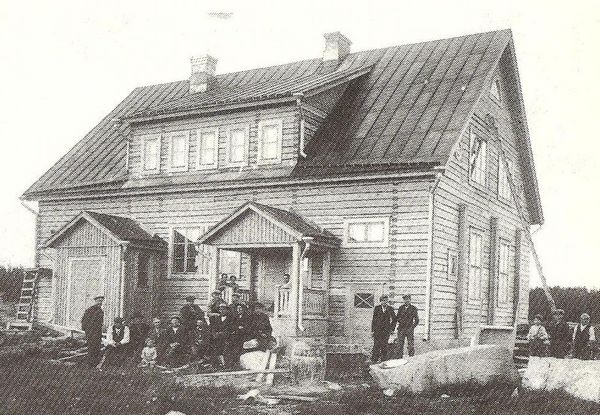 KAUHAVA
Oravan koulun rakennustyÃ¶t loppuvaiheissaan v. 1924.
