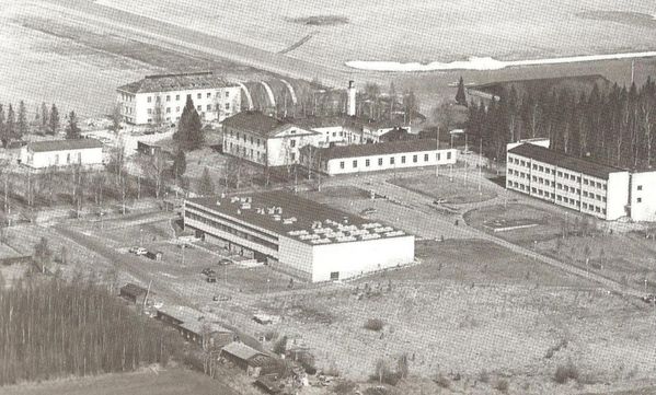 KAUHAVA
Ilmasotakoulun rakennuksia 1970-luvun puolivÃ¤lissÃ¤.
