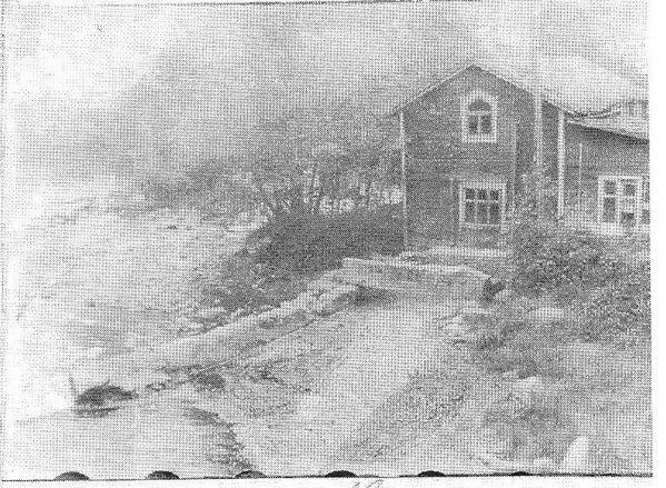 KAUHAVA
Kalle Varpaan vanha pyÃ¶rimÃ¤tÃ¶n vesimylly YlikylÃ¤n Lahdella. Kuvannut VÃ¤inÃ¶ Tuomaala 1952. Kuva saatu EtelÃ¤-Pohjanmaan Nuorisoseuran arkistosta.
