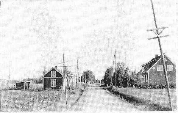 KAUHAVA
Kuva on jostain pÃ¤in kirkonkylÃ¤Ã¤ tai Lauttamusta, arviolta 1920-luvulta.
