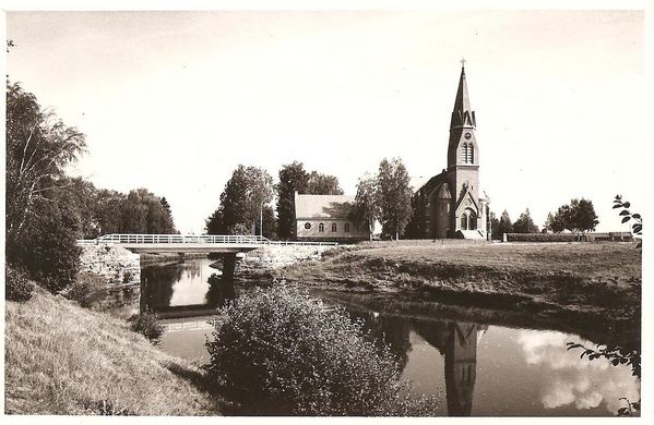 KAUHAVA
Kirkko, siunauskappeli ja kirkon silta noin vuonna 1965. Kortti ei ole kulkenut postissa. 
