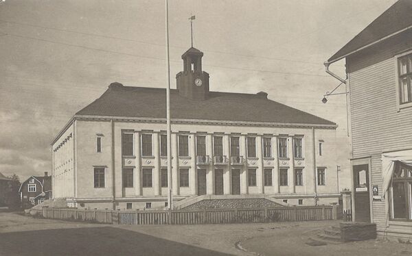 Lapuan kunnantalo
Kortin takana pÃ¤ivÃ¤ys 21.9.1930. Ei taustaviivoitusta.
